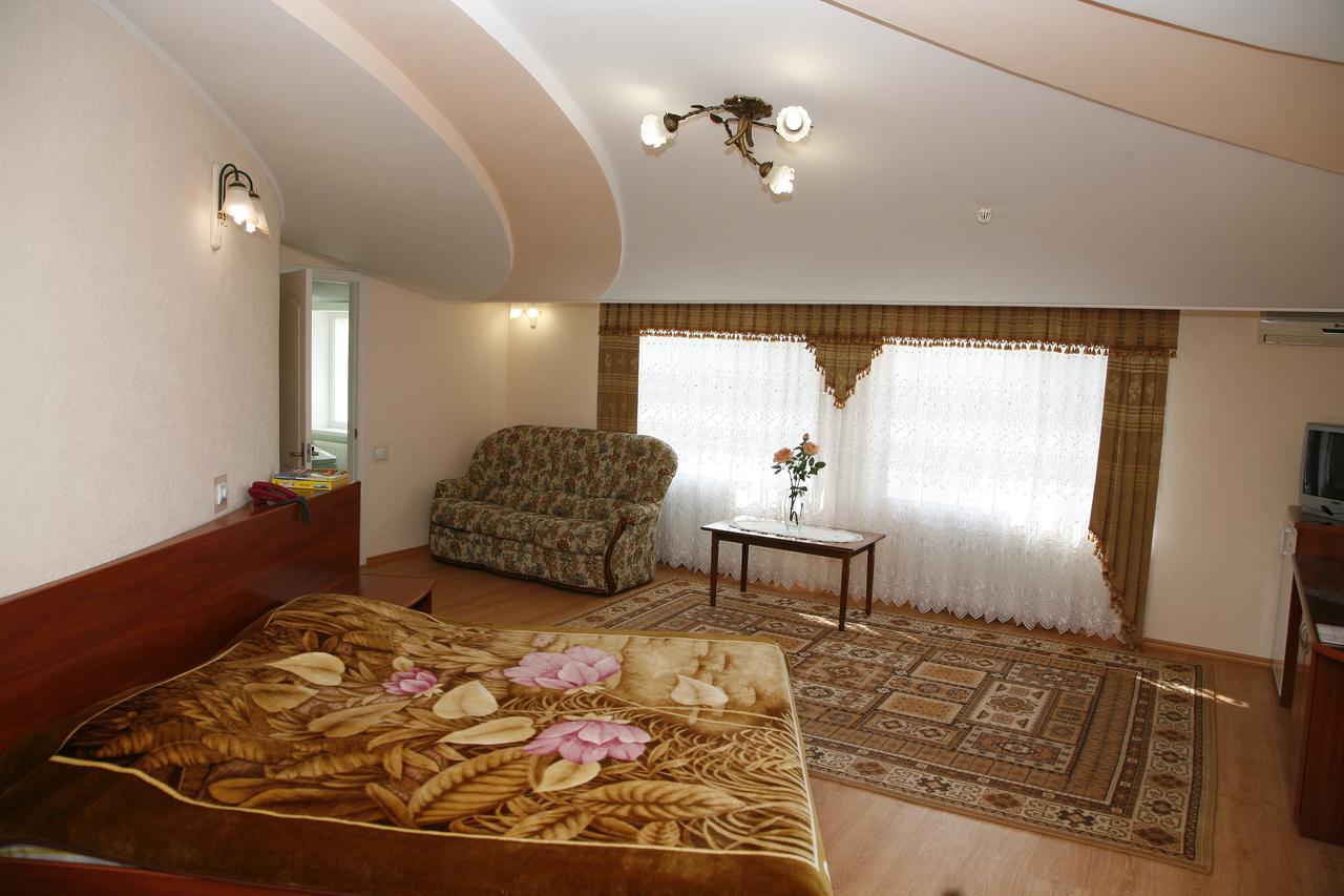 Hotel Anzhelina à Kherson Extérieur photo